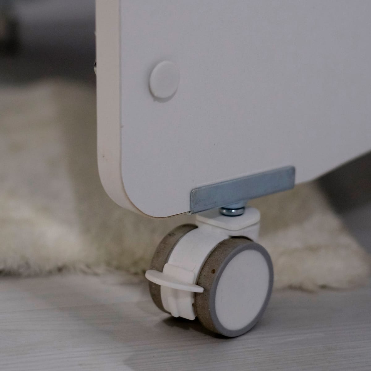 BW1090 White Rocking Mother Side Crib with wheels 120 X60Â - Image 5