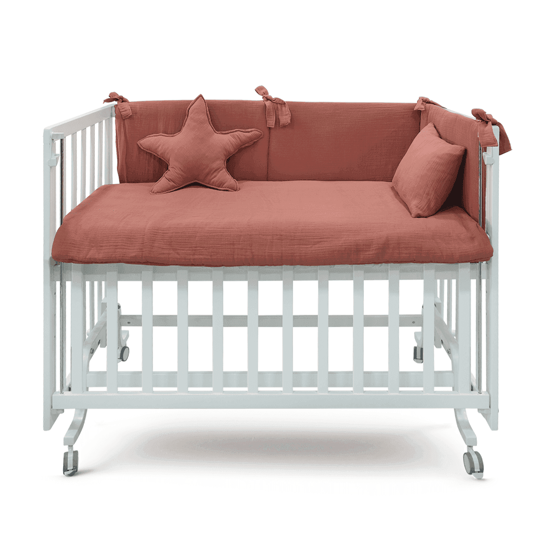 طقم مفرش لسرير البيبي (Upscale) – خمري فاتح