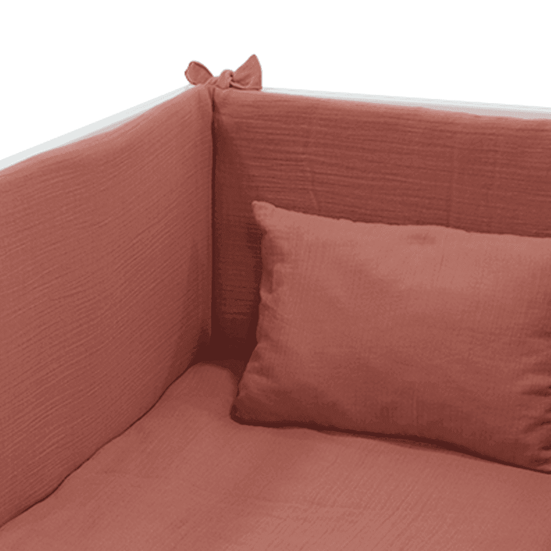 طقم مفرش لسرير البيبي (Upscale) – خمري فاتح - الصورة 4