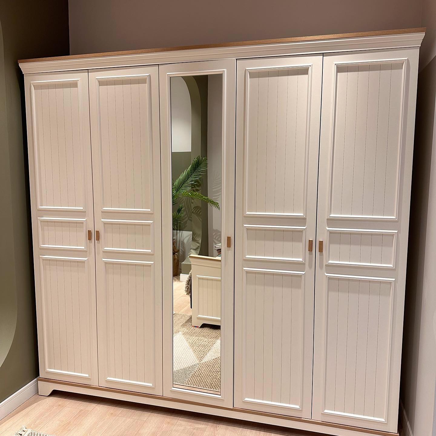 Almila Monte 5 Doors Wardrobe - Image 5