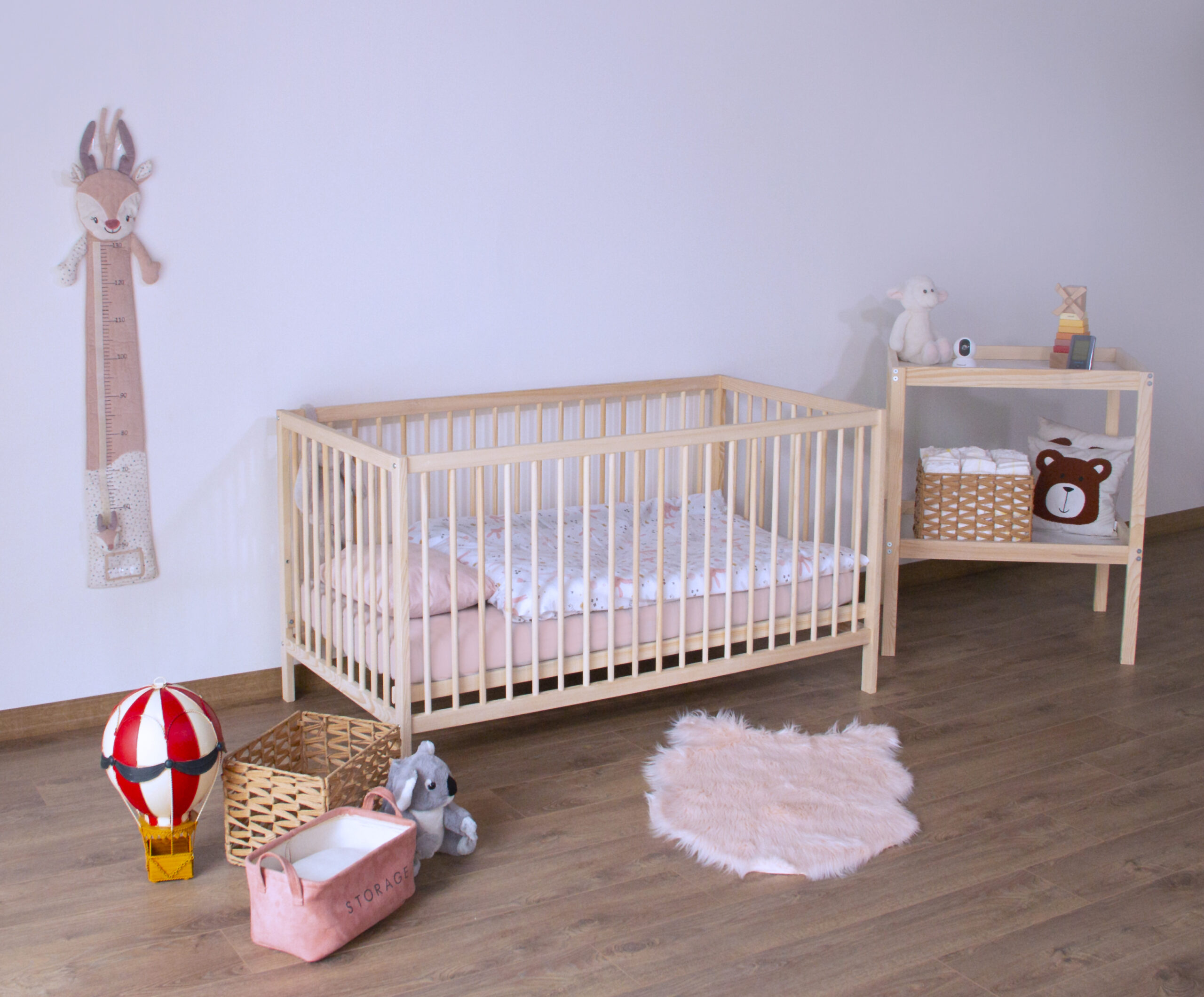 سرير أطفال من الخشب الطبيعي من كوكا مستويين 70 × 140 سم - الصورة 3