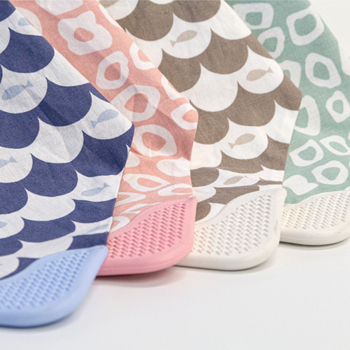 Babyjem Poplin Neck Scarf Bib With Teether / Indigo / Fish - Image 5